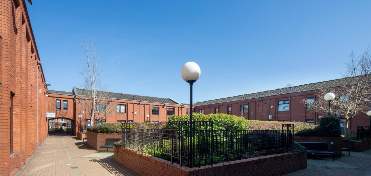 Beveridge Sq, Livingston to rent Building Photo- Image 1 of 3