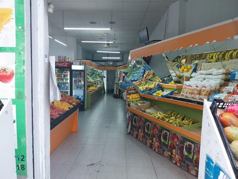 Retail in València, Valencia for sale - Building Photo - Image 2 of 4