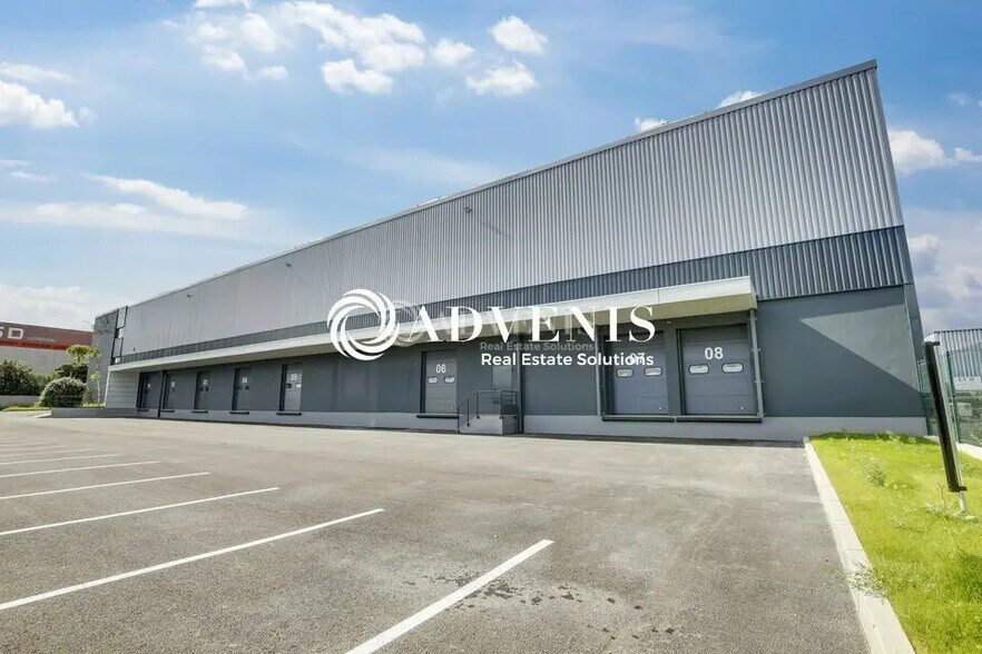 Industrial in Bobigny to rent - Building Photo - Image 3 of 9