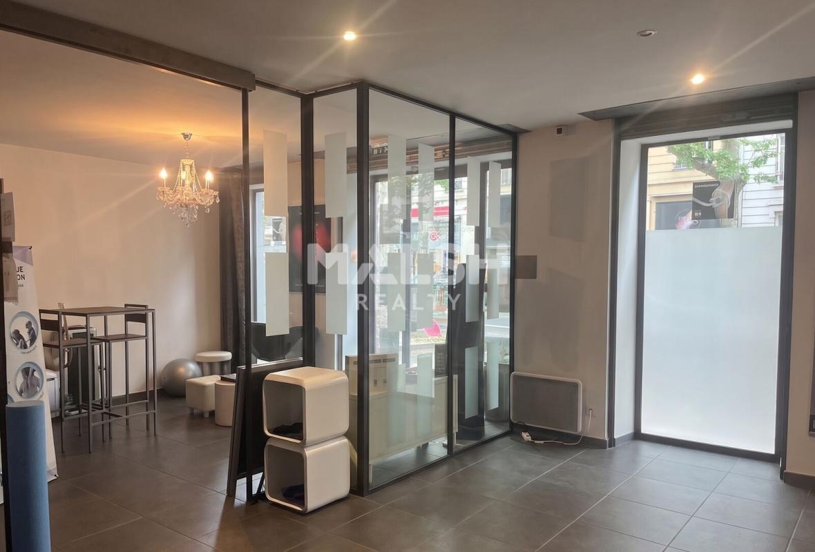 Retail in Lyon to rent Interior Photo- Image 1 of 4