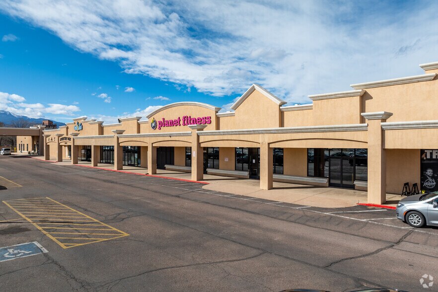 Printers Park Market Center portfolio of 6 properties for sale on LoopNet.co.uk - Primary Photo - Image 1 of 22