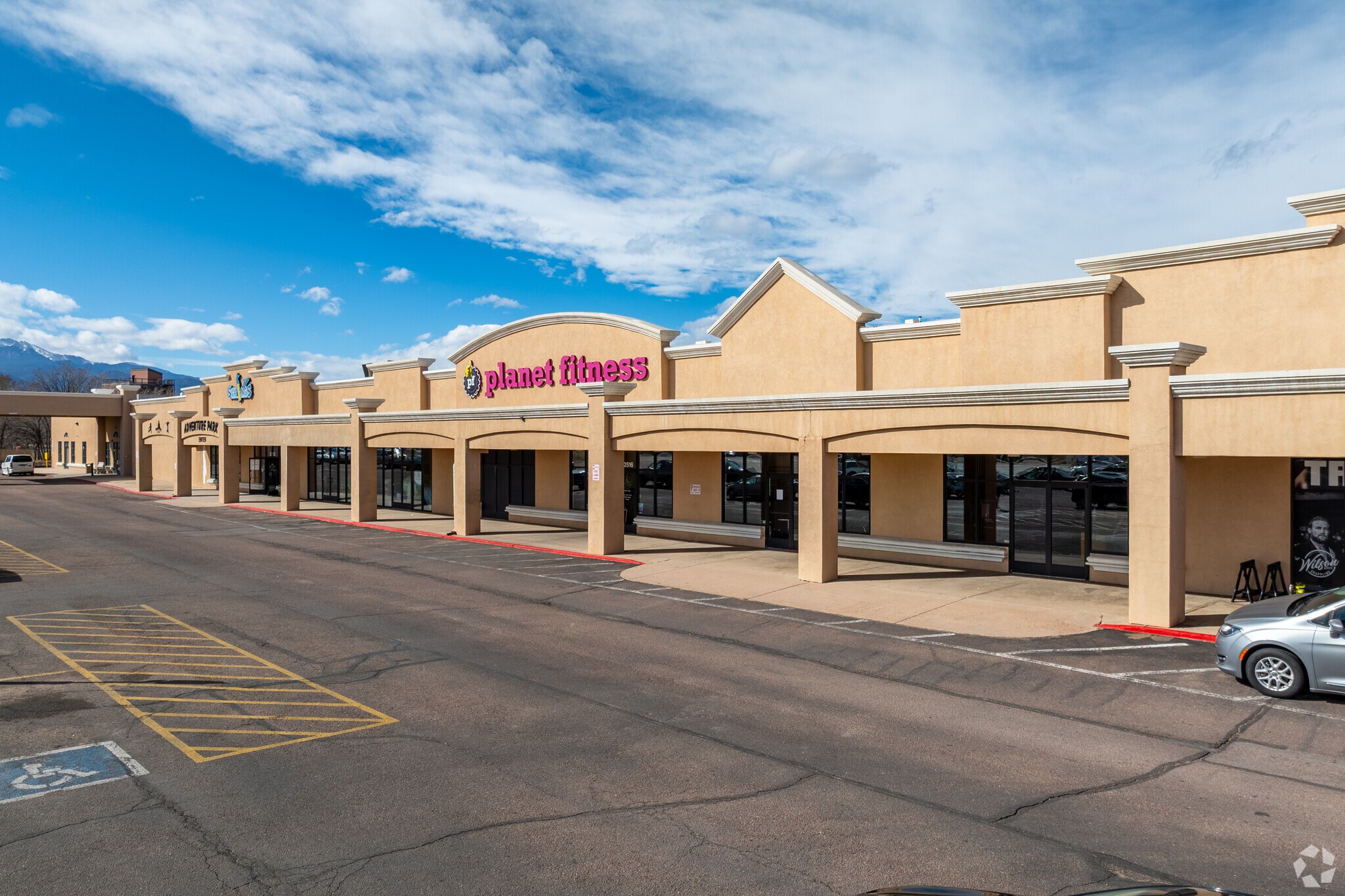 Printers Park Market Center portfolio of 6 properties for sale on LoopNet.co.uk Primary Photo- Image 1 of 23