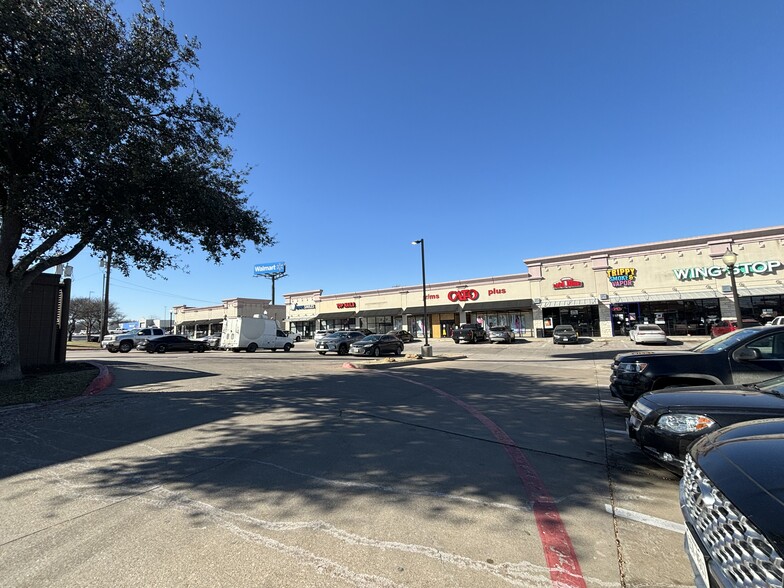 1012 E Ennis Ave, Ennis, TX for rent - Building Photo - Image 3 of 5