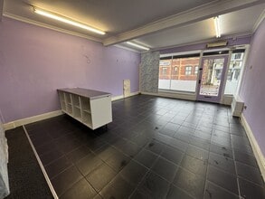 30 Dewinton St, Tonypandy to rent Interior Photo- Image 1 of 3