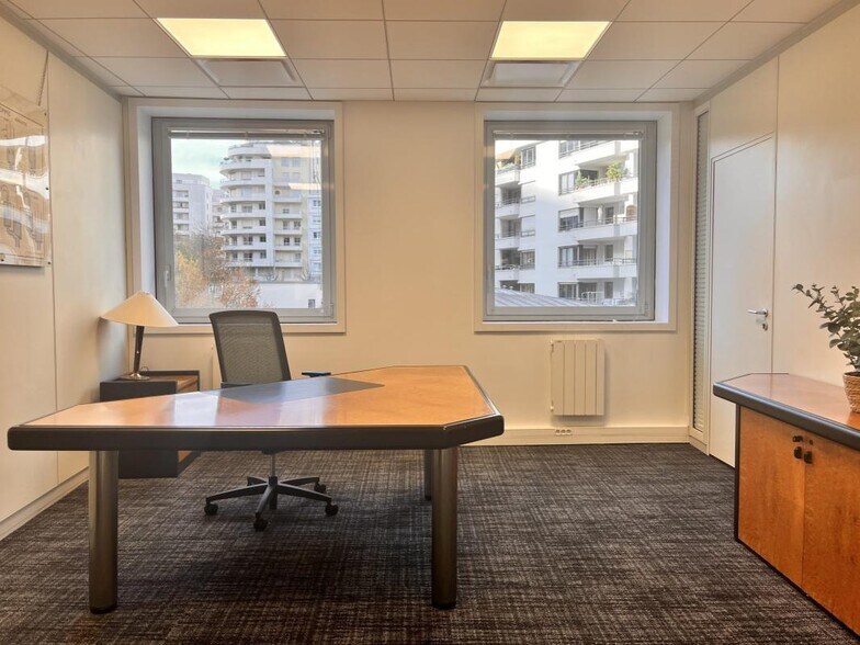 45 Rue Louis Blanc, Courbevoie to rent - Interior Photo - Image 3 of 7