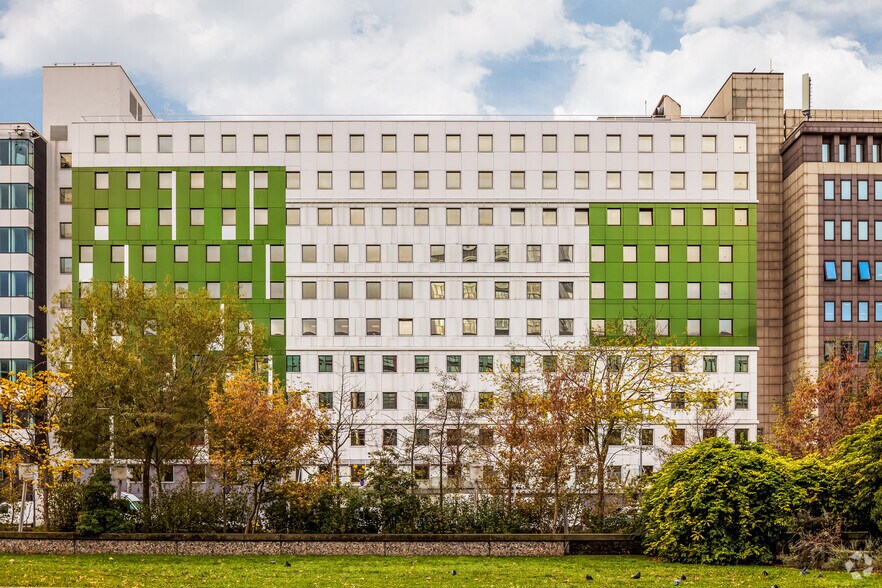 24 Boulevard De Pesaro, Nanterre to rent - Building Photo - Image 2 of 11