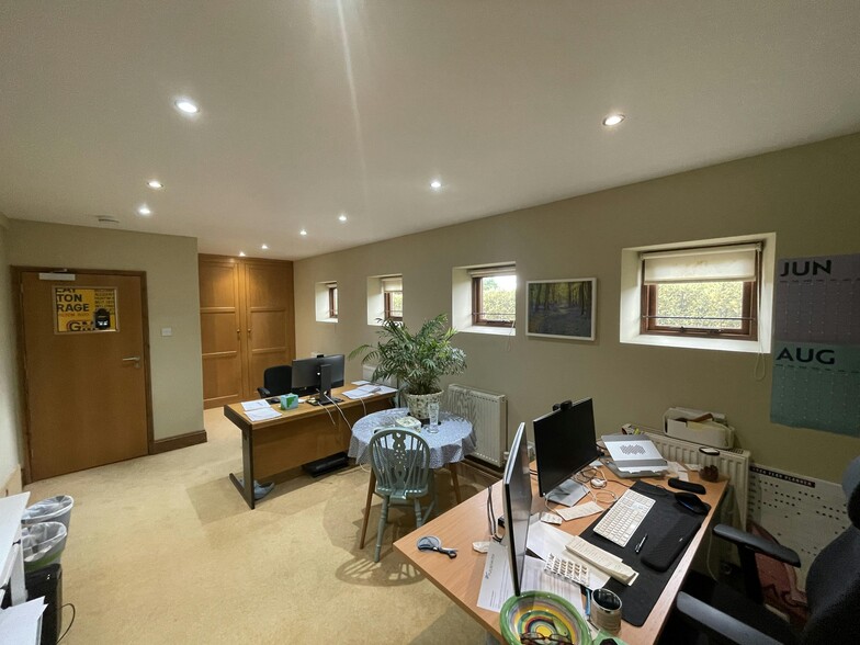 The Green, Great Milton to rent - Building Photo - Image 2 of 7