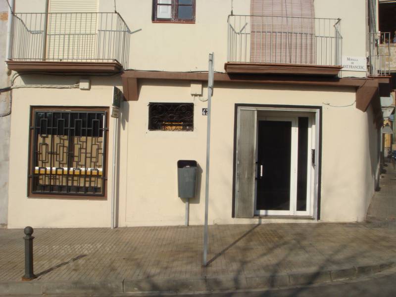 Retail in Manresa, Barcelona to rent Primary Photo- Image 1 of 2