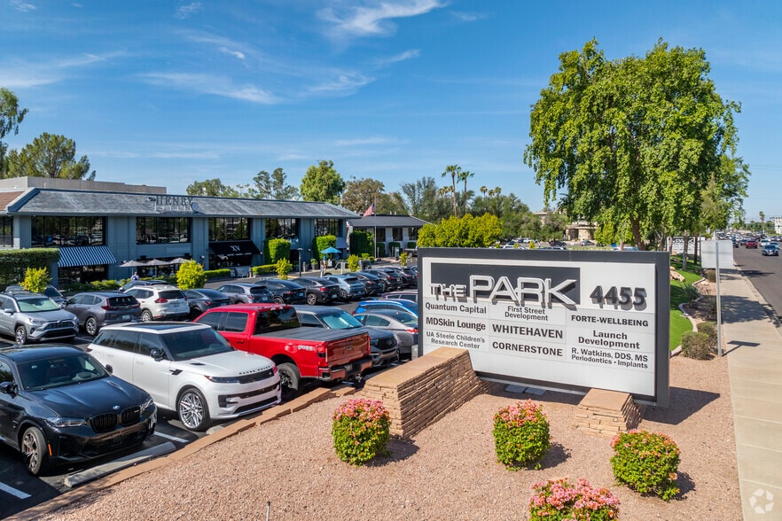 4455 E Camelback Rd, Phoenix, AZ to rent - Building Photo - Image 2 of 5