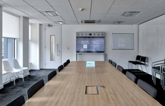 90 Hills Rd, Cambridge to rent Interior Photo- Image 2 of 3