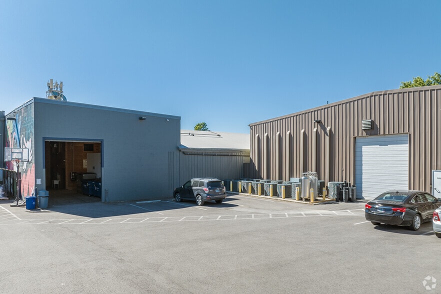 560 21st St SE, Salem, OR to rent - Building Photo - Image 3 of 24