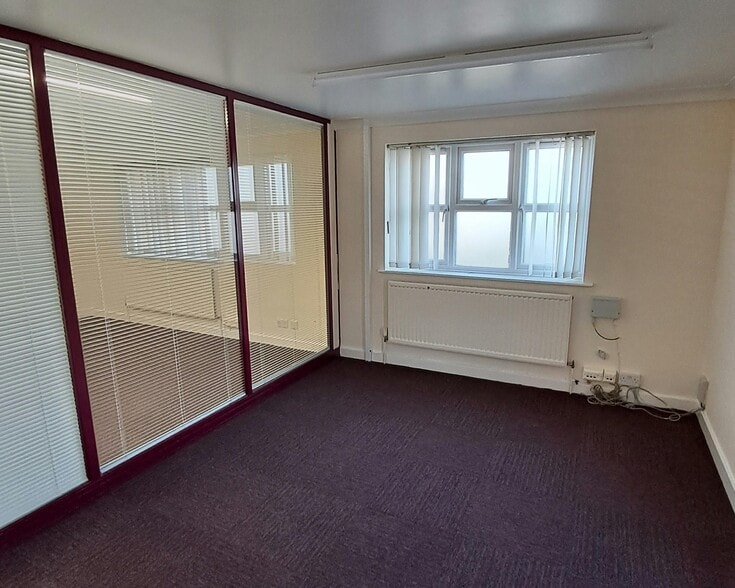 Silver St, Reading to rent - Building Photo - Image 2 of 8