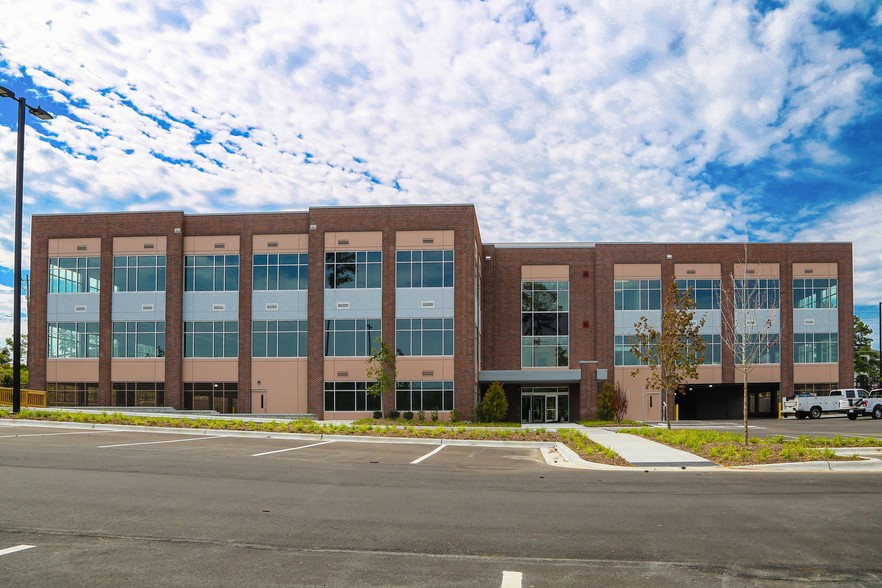 7560 Carpenter Fire Station Rd, Cary, NC for rent - Primary Photo - Image 1 of 13