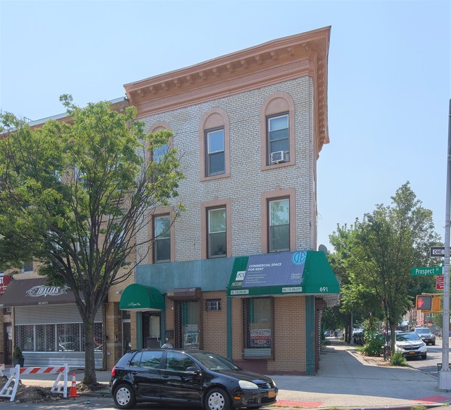 691-697 Washington Ave, Brooklyn, NY for sale - Primary Photo - Image 1 of 1