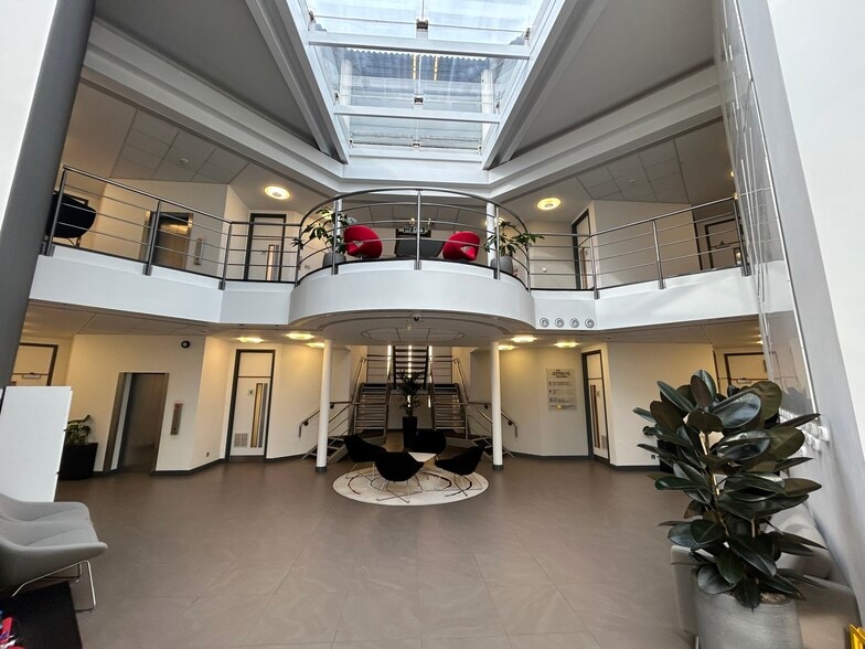 Cowley Rd, Cambridge to rent - Interior Photo - Image 2 of 8