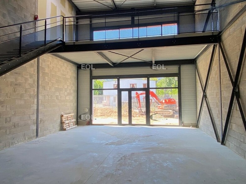 Light Industrial in Roquevaire to rent - Interior Photo - Image 3 of 4