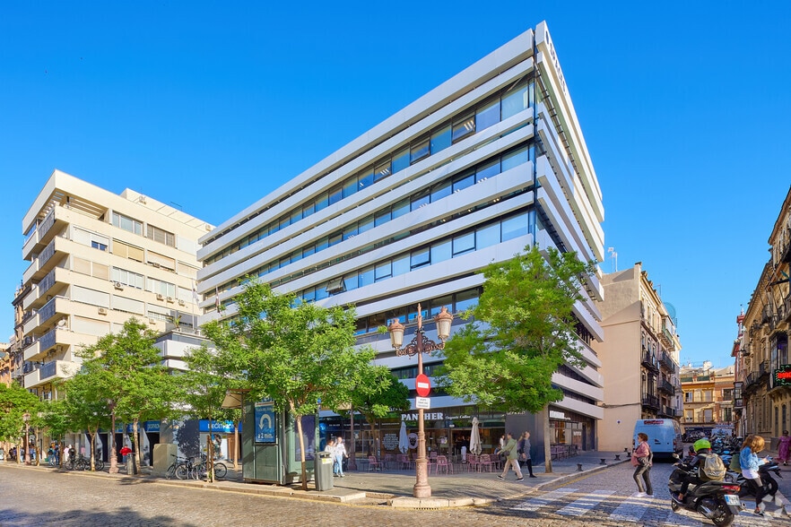 Spaces Villasis, SEVILLA, Sevilla to rent - Primary Photo - Image 1 of 4