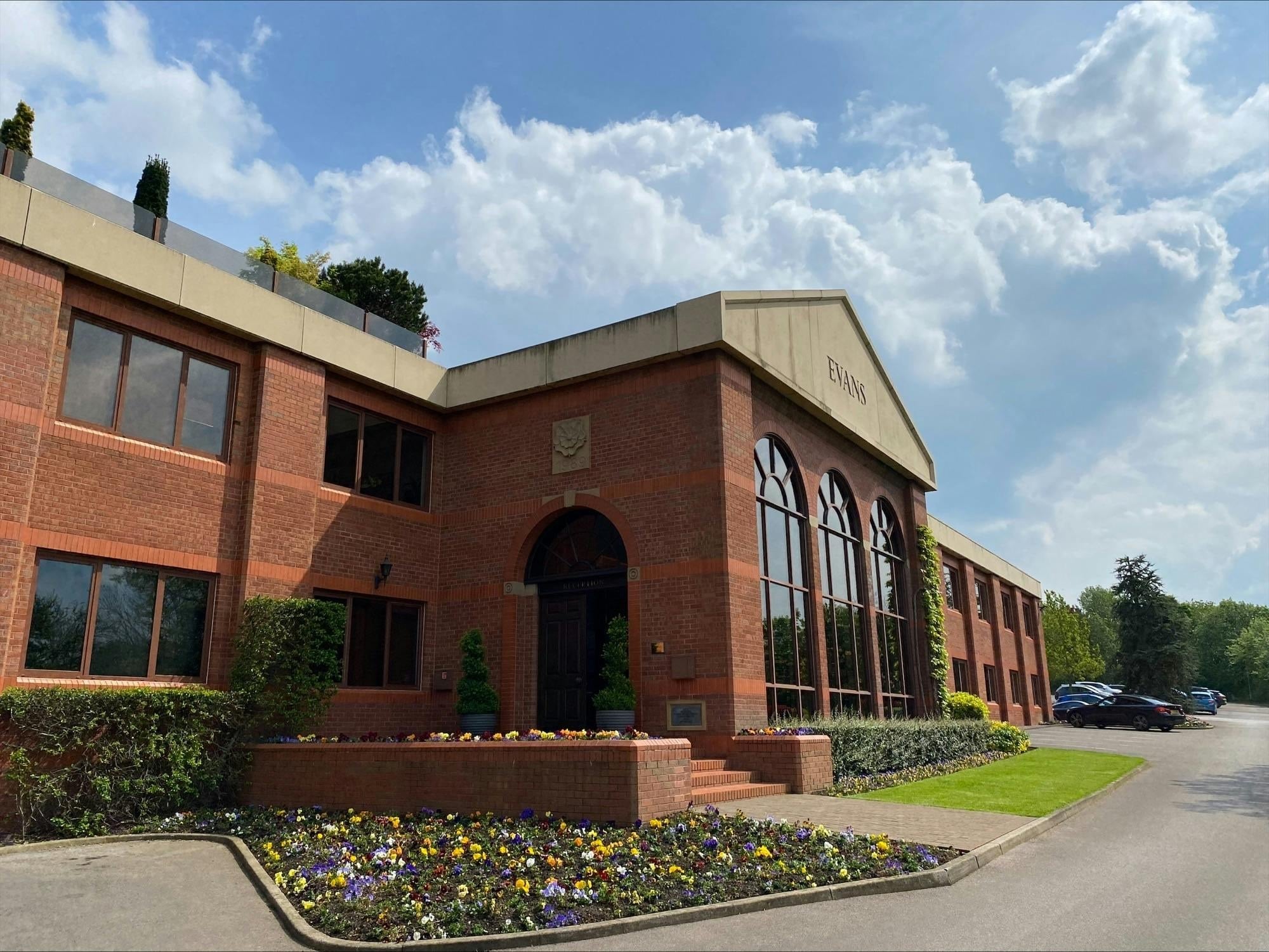 Millshaw, Leeds to rent Building Photo- Image 1 of 2