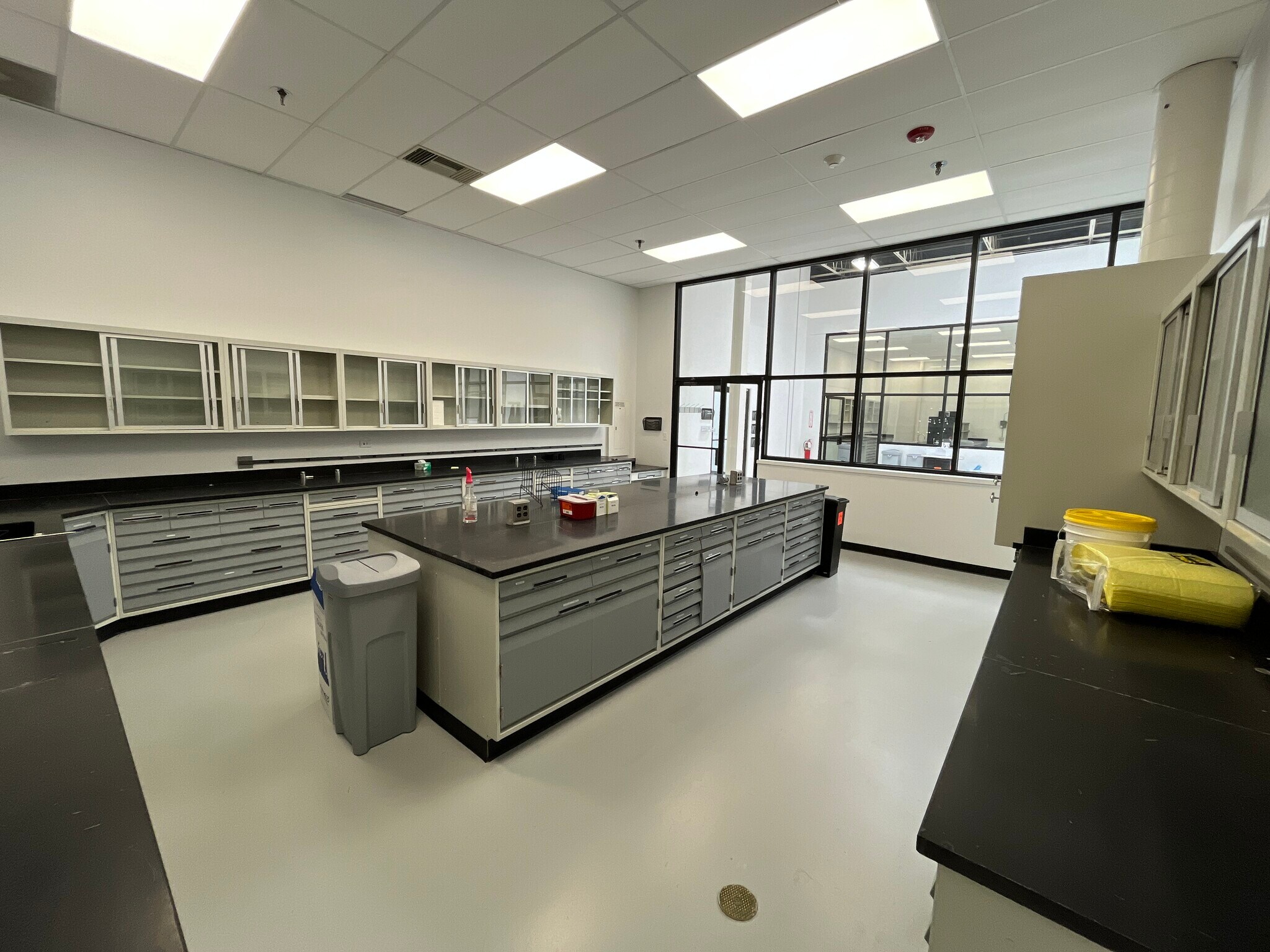 909 E Orchard St, Mundelein, IL to rent Building Photo- Image 1 of 10