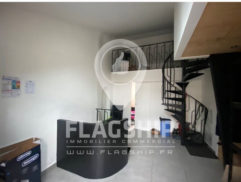 Retail in Montmorency for sale - Building Photo - Image 1 of 4