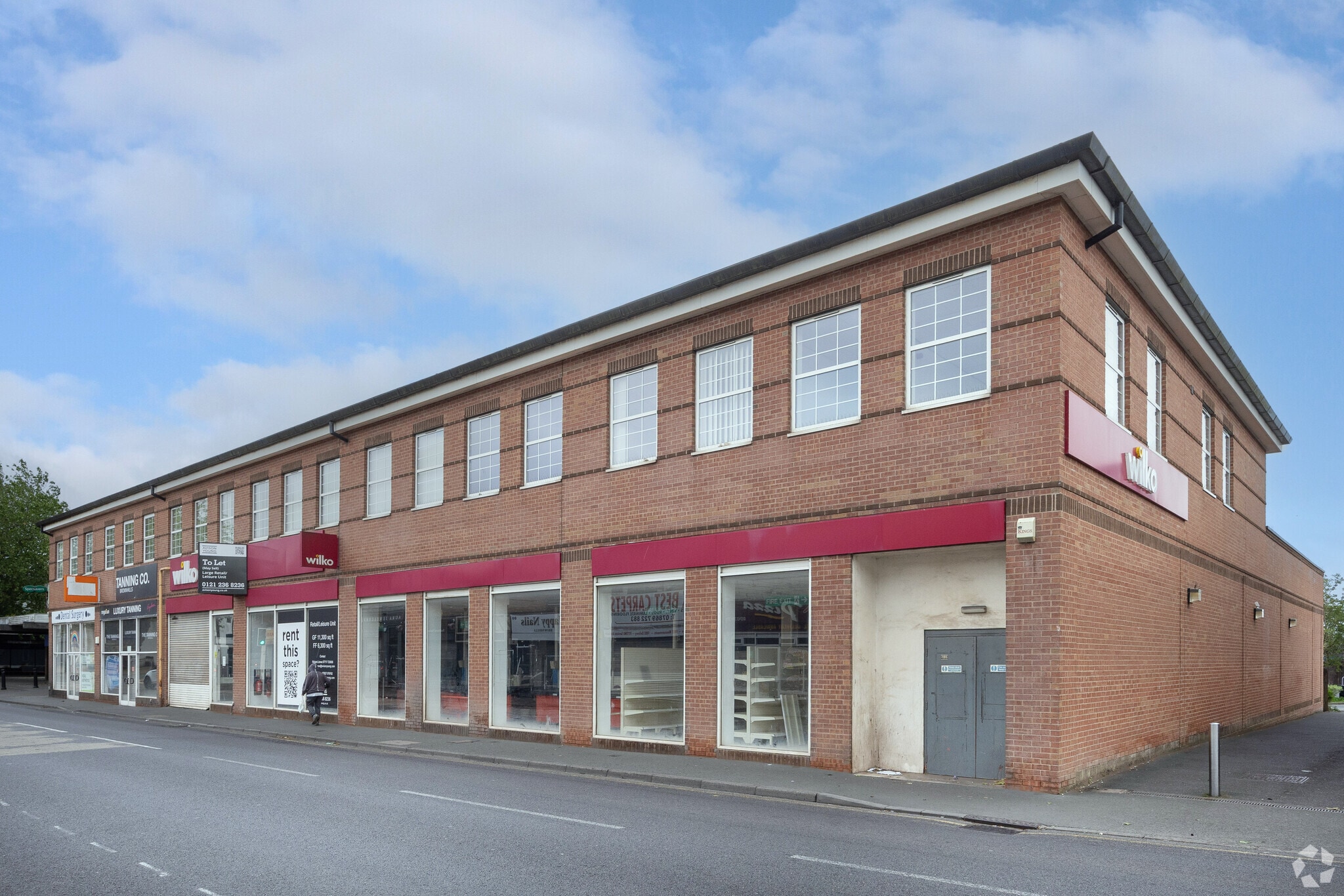 12-28 High St, Brownhills to rent Primary Photo- Image 1 of 3
