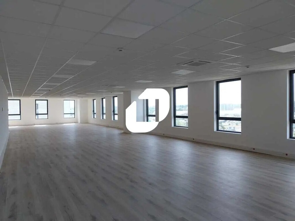 Location Bureaux 313 m² - Photo 1