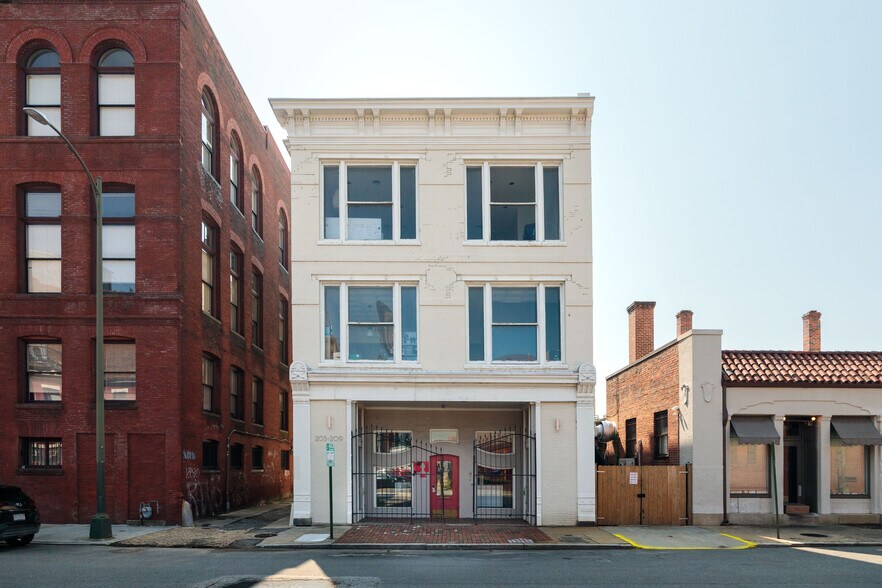 205-209 N Foushee St, Richmond, VA for rent - Building Photo - Image 1 of 30