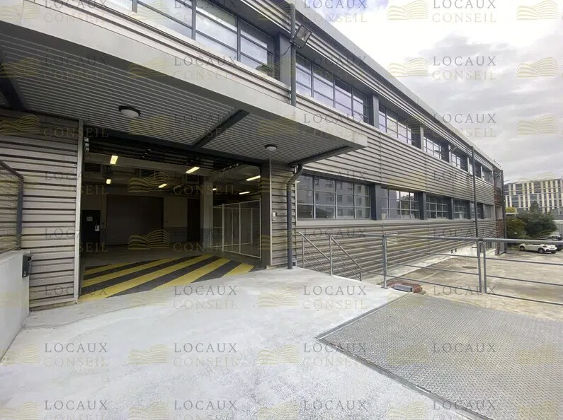 Location Local d'activités 412 m² - Photo 1