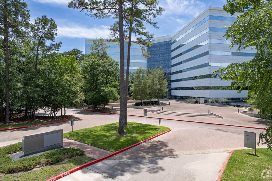 11445 Compaq Center West Dr, Houston, TX for rent - Building Photo - Image 1 of 21