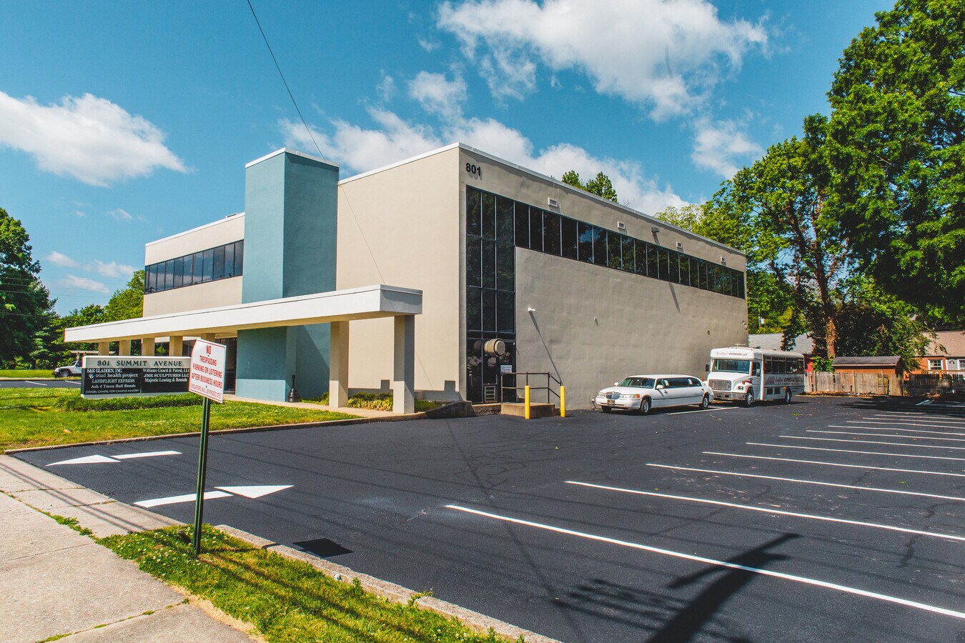 801 Summit Ave, Greensboro 27405 UK