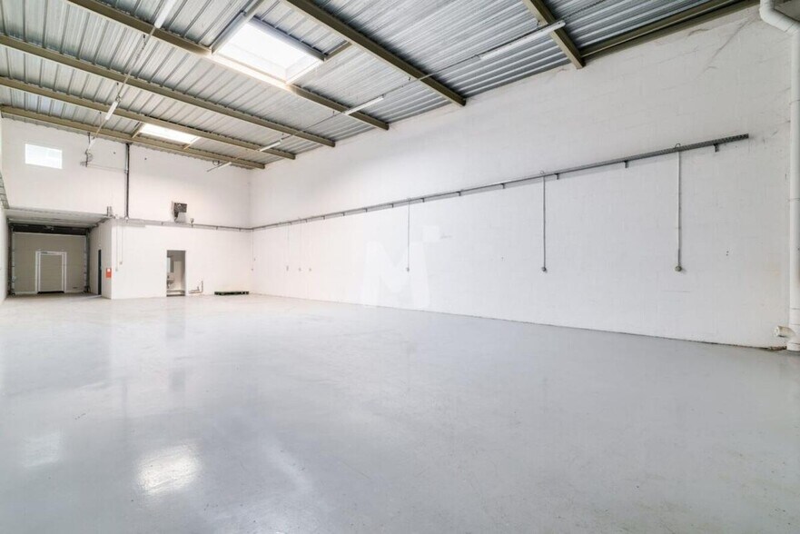 Light Industrial in Chilly-Mazarin to rent - Interior Photo - Image 3 of 8