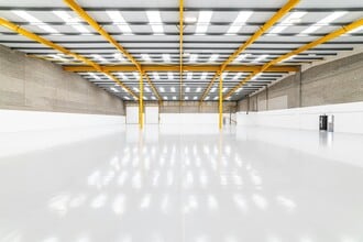 Mollison Ave, Enfield to rent Interior Photo- Image 2 of 6