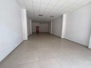 Retail in Sant Feliu de Codines, Barcelona to rent Interior Photo- Image 2 of 4