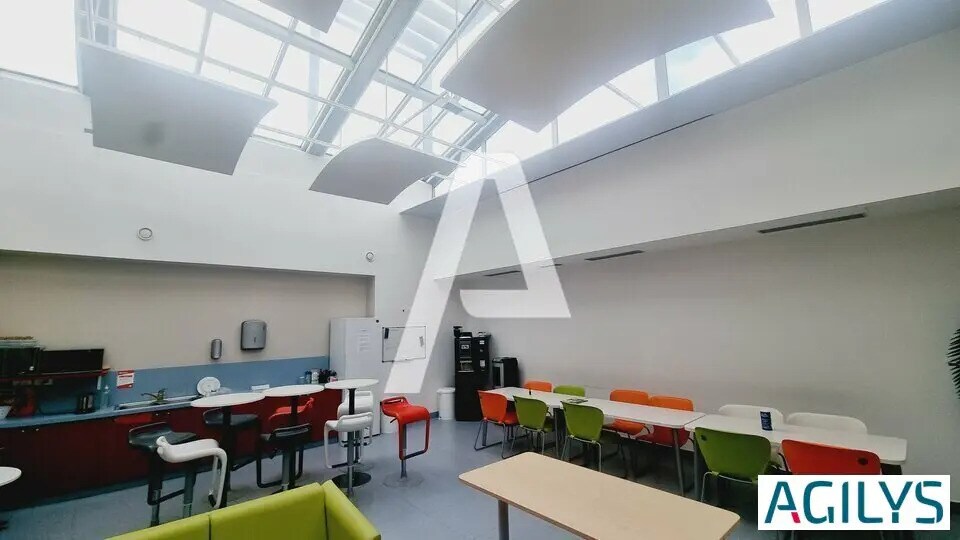 Office in Massy to rent - Building Photo - Image 1 of 15