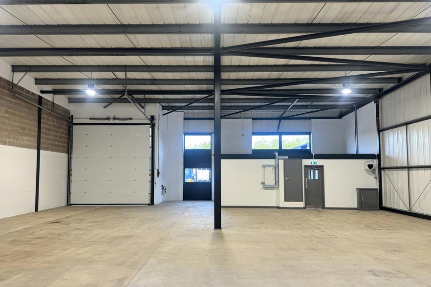 Birmingham Airport, Birmingham to rent - Building Photo - Image 3 of 5