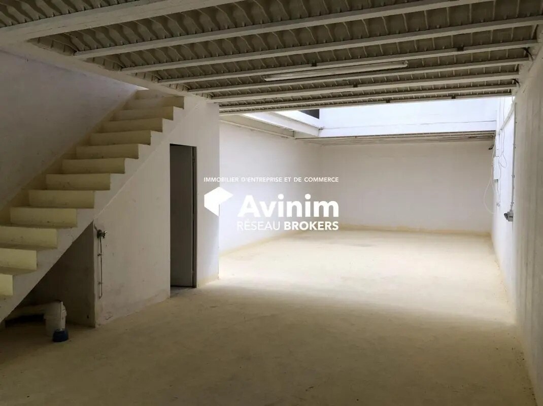 Light Industrial in Saint-Witz to rent Interior Photo- Image 1 of 4