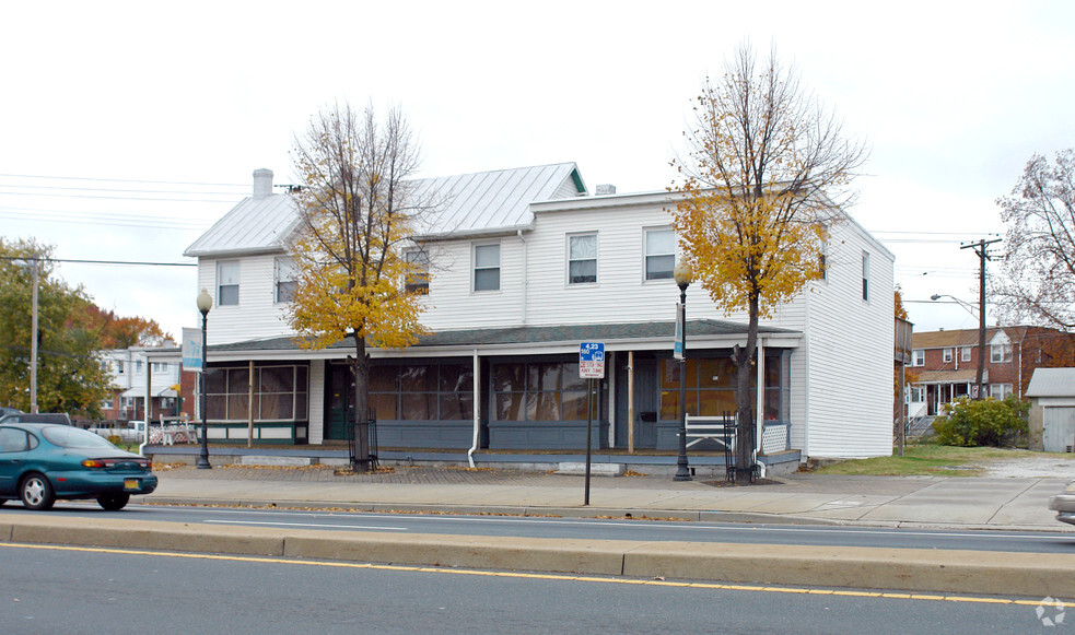 400 Eastern Blvd, Essex, MD for sale - Building Photo - Image 1 of 1