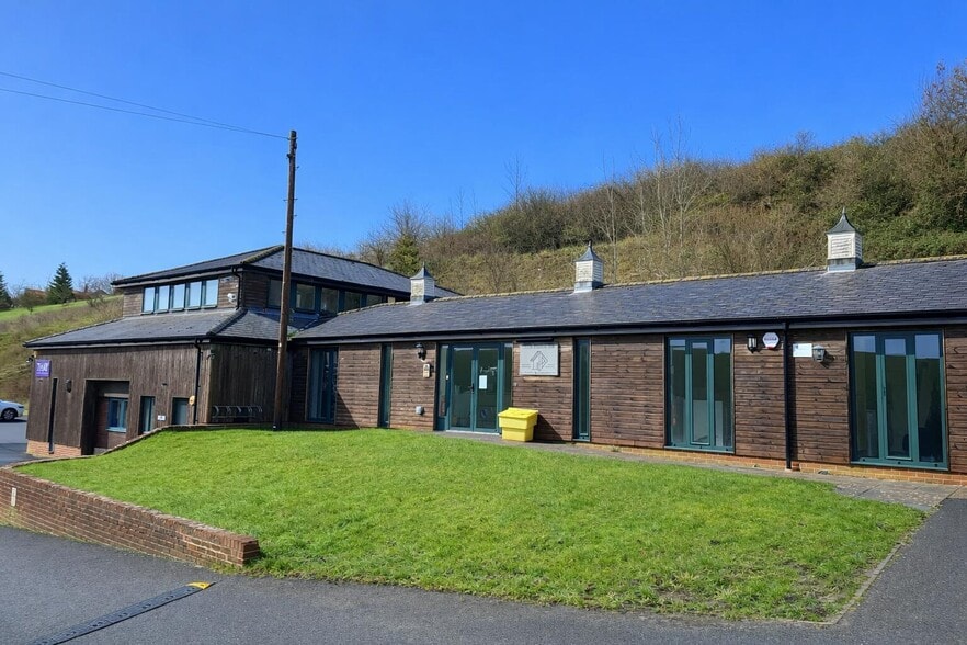 1-4 Hawthorne Farm Business Park, Winterborne Stickland to rent - Building Photo - Image 1 of 2