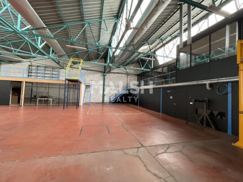 Light Industrial in Villeurbanne to rent - Interior Photo - Image 3 of 14