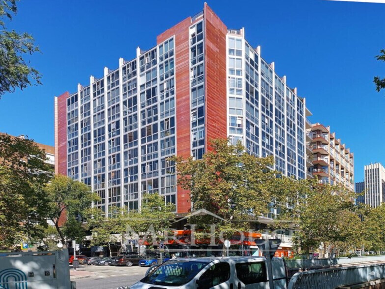 Office in Madrid, Madrid to rent - Interior Photo - Image 1 of 1