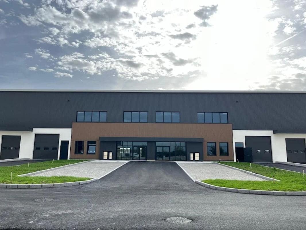 Light Industrial in Saint-Priest to rent Building Photo- Image 1 of 9