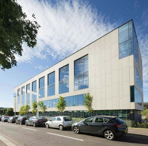 1 Rutherglen Links, Rutherglen to rent - Building Photo - Image 3 of 14