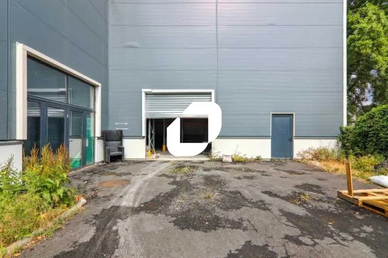 Light Industrial in Villeneuve-la-Garenne to rent Building Photo- Image 1 of 7