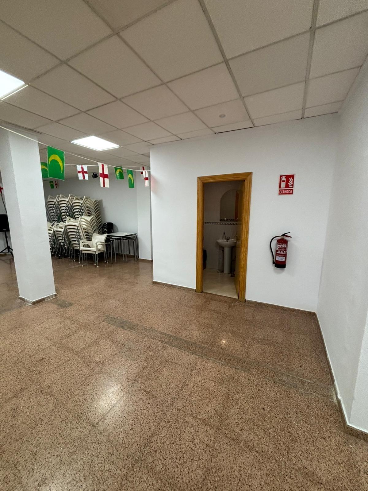 Retail in Elda for sale Interior Photo- Image 1 of 16
