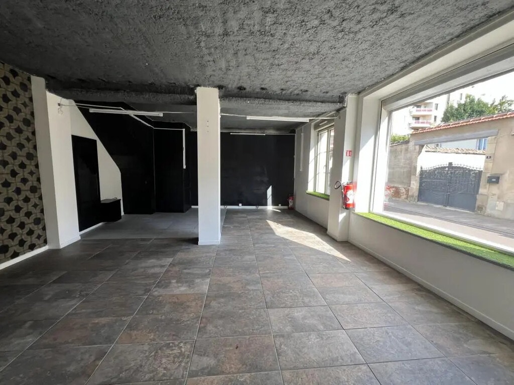 Location Commerce 120 m² - Photo 1