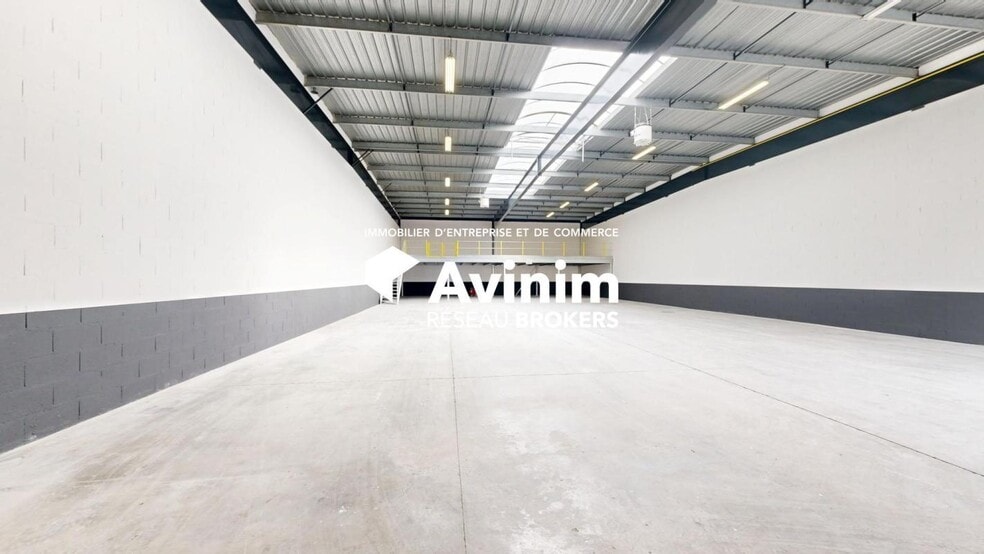 Industrial in Bezons to rent - Interior Photo - Image 1 of 5
