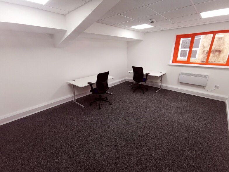 Apex Self Storage, Glossop for rent - Interior Photo - Image 2 of 11