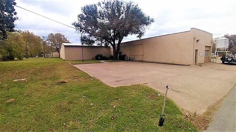 131 E Sears St, Denison, TX for rent - Primary Photo - Image 1 of 11