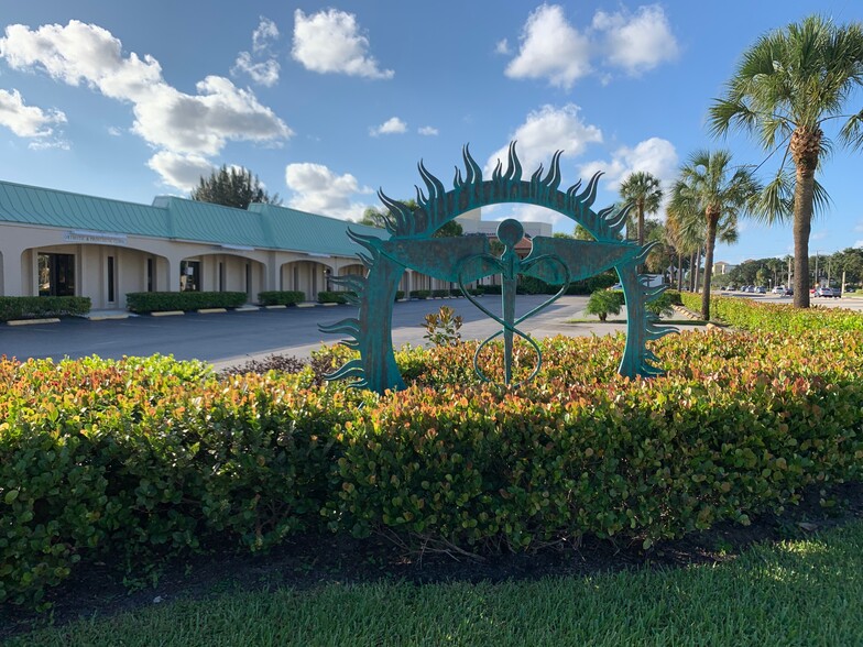 10887 N Military Trl, Palm Beach Gardens, FL for sale - Building Photo - Image 1 of 1