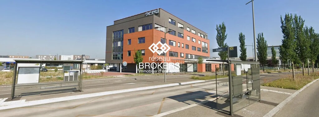 Location Bureaux 845 m² - Photo 1